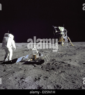 Aldrin blickt zurück auf Tranquility Base Stockfoto