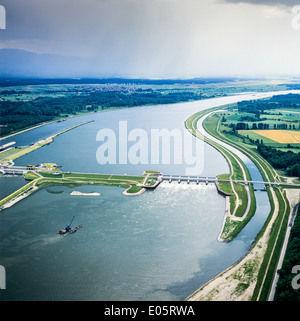 Luftbild von Wasserkraftwerk Iffezheim und Damm am Rhein Elsass Frankreich Stockfoto