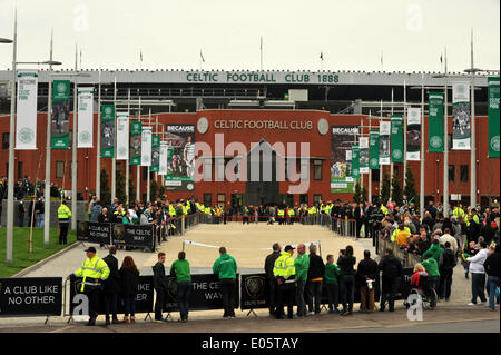 Glasgow, Schottland. 3. Mai 2014. Keltische Anhänger Celtic Park bei der Eröffnung der neuen Celtic Art Kredit: Tony Clerkson/Alamy Live News Stockfoto