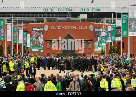 Glasgow, Schottland. 3. Mai 2014. Keltische Anhänger Celtic Park bei der Eröffnung der neuen Celtic Art Kredit: Tony Clerkson/Alamy Live News Stockfoto