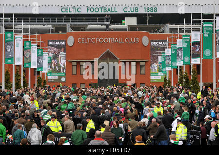 Glasgow, Schottland. 3. Mai 2014. Keltische Anhänger Celtic Park bei der Eröffnung der neuen Celtic Art Kredit: Tony Clerkson/Alamy Live News Stockfoto