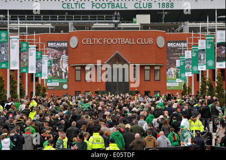 Glasgow, Schottland. 3. Mai 2014. Keltische Anhänger Celtic Park bei der Eröffnung der neuen Celtic Art Kredit: Tony Clerkson/Alamy Live News Stockfoto