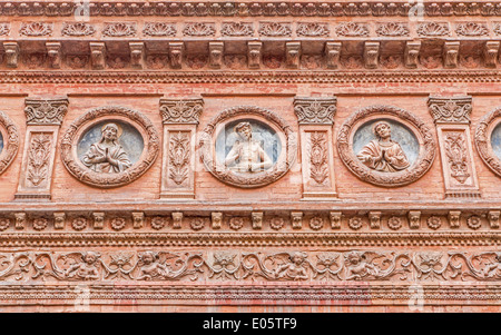 BOLOGNA, Italien - 16. März 2014: Detail aus der Fassade des Renaissance-Kapelle des maltesischen Ritter Stockfoto