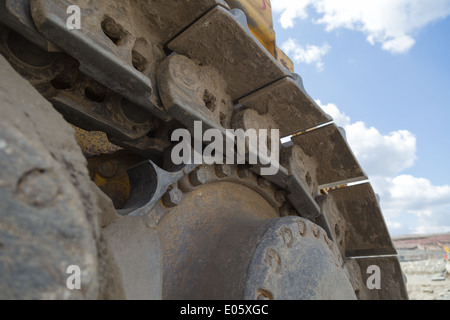 Eine Raupe Planierraupe Maschine geparkt ist, beim Schichtwechsel in einer großen afrikanischen Tagebau Kupfer-mine Stockfoto