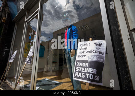 North Finchley, London, UK. 3. Mai 2014. Thor Steinar rechtsextremen Shop Protest von Antifaschisten in North London Credit: Guy Corbishley/Alamy Live News Stockfoto