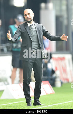 Hamburg, Hamburg, Deutschland. 3. Mai 2014. Coach Josep Pep Guardiola der Bayern in der Bundesliga-Spiel zwischen dem Hamburger SV und FC Bayern bei Imtech-Arena am 3. Mai 2014 in Hamburg, Deutschland. (Foto von Ulrich Roth) Bildnachweis: Ulrich Roth/NurPhoto/ZUMAPRESS.com/Alamy Live-Nachrichten Stockfoto