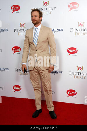 Louisville, KY, USA. 3. Mai 2014. Dierks Bentley auf dem roten Teppich beim Kentucky Derby in Churchill Downs 3. Mai 2014 in Louisville, Kentucky Foto von Amy Wallot © Lexington Herald-Leader/ZUMAPRESS.com/Alamy Live-Nachrichten Stockfoto