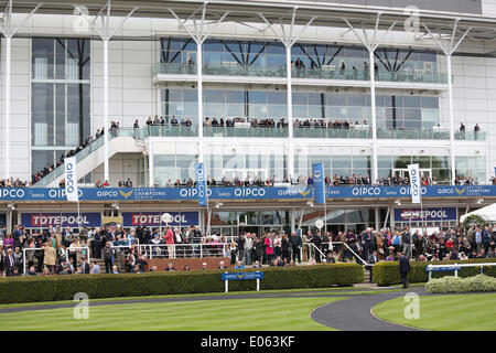 Newmarket, Großbritannien. 3. Mai 2014. Newmarket Racecourse während des Festivals 2014 Guineen. Bildnachweis: Aktion Plus Sport/Alamy Live-Nachrichten Stockfoto