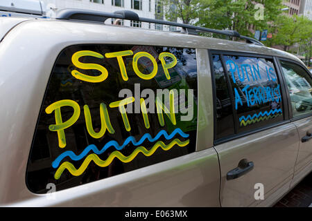 Washington DC, USA. 3. Mai 2014. Hunderte von Ukraine Fans versammeln sich vor dem weißen Haus, drängen Obama härtere Maßnahmen gegen Putin. Bildnachweis: B Christopher/Alamy Live-Nachrichten Stockfoto