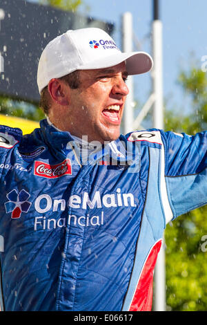 Talladega, AL, USA. 3. Mai 2014. Talladega, AL - 3. Mai 2014: Elliot Sadler (11) gewinnt die Aaron 312 an Talladega Superspeedway in Talladega, AL. Credit: Csm/Alamy Live-Nachrichten Stockfoto