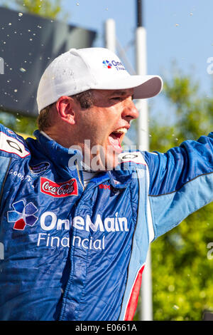 Talladega, AL, USA. 3. Mai 2014. Talladega, AL - 3. Mai 2014: Elliot Sadler (11) gewinnt die Aaron 312 an Talladega Superspeedway in Talladega, AL. Credit: Csm/Alamy Live-Nachrichten Stockfoto