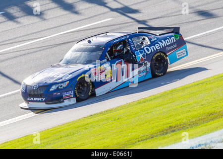 Talladega, AL, USA. 3. Mai 2014. Talladega, AL - 3. Mai 2014: Elliot Sadler (11) gewinnt die Aaron 312 an Talladega Superspeedway in Talladega, AL. Credit: Csm/Alamy Live-Nachrichten Stockfoto