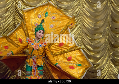 Traditionelle Tanzvorführung, Yangon, Myanmar Stockfoto