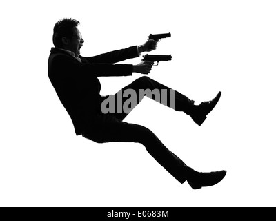 eine asiatische Amokläufer Killer springen, schießen in weißem Hintergrund Silhouette isoliert Stockfoto