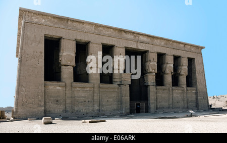 Ägypten, Dendera, ptolemäischen Tempel der Göttin Hathor.External Ansicht. Stockfoto