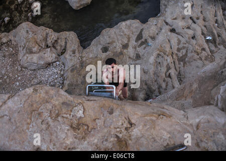 Jericho, Westjordanland, Palästinensische Gebiete. 4. Mai 2014. Die obere Feder Wadi Kelt ist im Nahal Prat Naturschutzgebiet in der Nähe der West Bank Stadt Jericho Wadi Kelt ein Tal laufen west nach Ost durch die Judäische Wüste im Westjordanland, mit Ursprung in der Nähe von Jerusalem und in der Nähe von Jericho zu beenden. Shadi Hatem/NurPhoto/ZUMAPRESS.com/Alamy © Live-Nachrichten Stockfoto