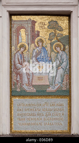 Symbol der alttestamentlichen Dreifaltigkeit an Wand Dreifaltigkeits-Kathedrale des Monastery Alexander Nevsky, St. Petersburg, Russland Stockfoto