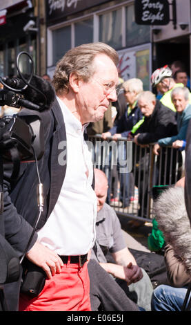 Bristol, UK. 4. Mai 2014. Bristol Bürgermeister George Ferguson besucht die Wasserrutsche, die vom Künstler Luke Jerram auf Park Street im Zentrum von Bristol England UK Credit installiert: Herr Standfast/Alamy Live News Stockfoto