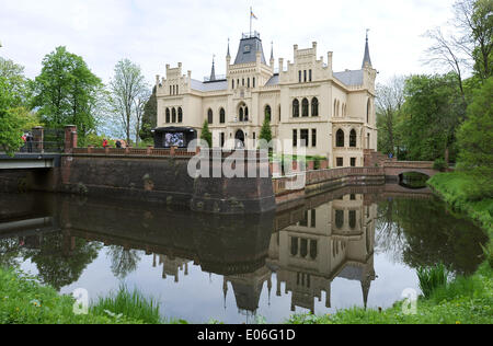 Das alte wieder öffnet Schloss Evenburg in Leer, Deutschland, 4. Mai 2014. Der Palast erbaut 1642 im klassischen Stil mit niederländischen Eigenschaften hat der Öffentlichkeit nach jahrelanger Restaurierung wiedereröffnet. Foto: INGO WAGNER/dpa Stockfoto