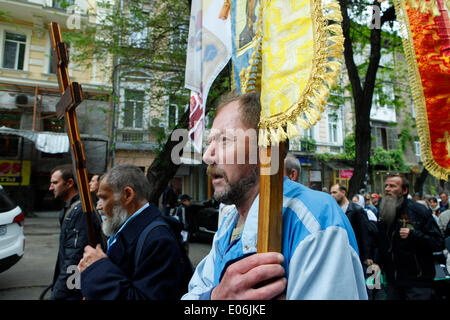 Odessa, Ukraine. 4. Mai 2014. Pro-russische Demonstranten feed nach baldigen auf die Polizei Hauptquartier in Odessa, Ukraine. Im Bild: Der religiöse Marsch. Bildnachweis: Cosimo Attanasio/Alamy Live-Nachrichten Stockfoto