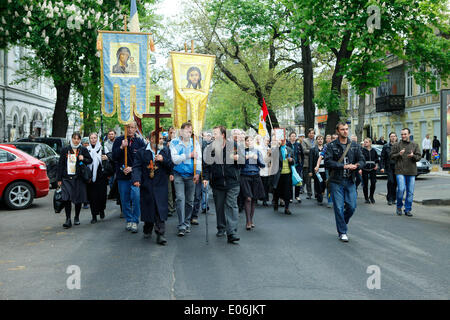 Odessa, Ukraine. 4. Mai 2014. Pro-russische Demonstranten feed nach baldigen auf die Polizei Hauptquartier in Odessa, Ukraine. Im Bild: Der religiöse Marsch. Bildnachweis: Cosimo Attanasio/Alamy Live-Nachrichten Stockfoto