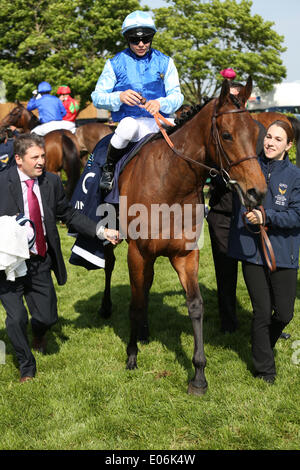 Newmarket, Großbritannien. 4. Mai 2014. Miss Frankreich gewinnt die Qipco 1000 Guineen während des Festival 2014 Guineen aus Newmarket. Bildnachweis: Aktion Plus Sport/Alamy Live-Nachrichten Stockfoto