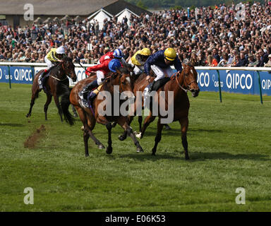 Newmarket, Großbritannien. 4. Mai 2014. Esoterique unter Maxim Guyon gewinnt die Katar Bloodstock Dahlia Einsätze während des 2014 Guineen Festivals von Newmarket. Bildnachweis: Aktion Plus Sport/Alamy Live-Nachrichten Stockfoto