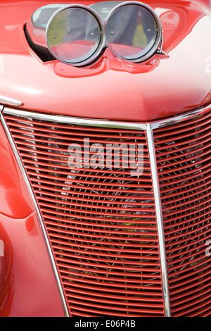 Abstrakte Sicht auf einen Hot Rod in der Regel alte amerikanische Oldtimer mit Großmotoren für lineare Geschwindigkeit geändert. Stockfoto
