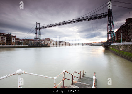 Blick auf die Schwebefähre Vizcaya, auch genannt "Puente Colgante", von der Portugalete Seite, Bilbao, Baskenland, Spanien. Stockfoto