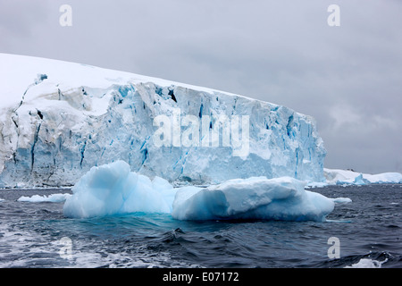 Eisberge und Gletscher in der Antarktis Cuverville island Stockfoto