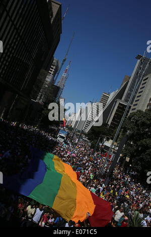 Sao Paulo, Brasilien. 4. Mai 2014. Menschen beteiligen sich die Gay-Pride-Parade in Sao Paulo, Brasilien, am 4. Mai 2014. © Rahel Patras/Xinhua/Alamy Live-Nachrichten Stockfoto