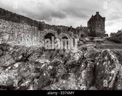 Dramatischer Beleuchtung auf Eliean Donan castle in Schottland Stockfoto