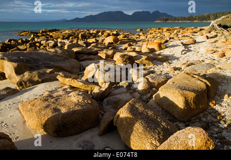 Blick von Cooks Beach Gefahren, Freycinet National Park Stockfoto