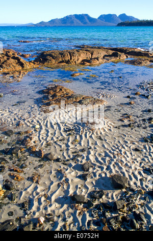 Blick von Cooks Beach Gefahren, Freycinet National Park Stockfoto