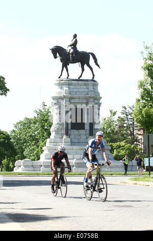 Richmond, Virginia, USA. 4. Mai 2014. Reiter Wettbewerb im 2014 CapTech USA Cycling College Road National Championship Division zwei Straßenrennen in Richmond, Virginia, auf Samstag, 3. Mai 2014. © Scott P. Yates/ZUMAPRESS.com/Alamy Live-Nachrichten Stockfoto