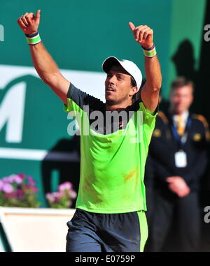 Lissabon, Lissabon. 4. Mai 2014. Carlos Berlocq Argentinien feiert nach dem Sieg über Tomas Berdych aus der Tschechischen Republik während der Portugal Open Finale Stadium Jamor in Oeiras, Stadtrand von Lissabon am 4. Mai 2014. Berlocq gewann 2: 0. © Zhang Liyun/Xinhua/Alamy Live-Nachrichten Stockfoto