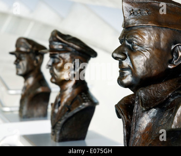 Büsten der USAF Eighth Air Force Commander James Doolittle, Carl Spaatz und Ira Eaker in Duxford Air Museum, England Stockfoto