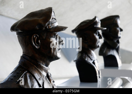 Büsten der USAF Eighth Air Force Commander James Doolittle, Carl Spaatz und Ira Eaker in Duxford Air Museum, England Stockfoto