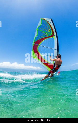 Windsurfen, Spaß im Ozean, Extremsport Stockfoto