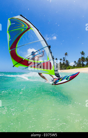 Windsurfen, Spaß im Ozean, Extremsport Stockfoto