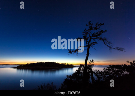 Dämmerung kommt auf Bylandet Insel, Kirkkonummi, Finnland, EU- Stockfoto