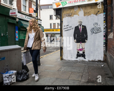 Street-Art in Ost-London zeigt Max Clifford des Künstlers T.WAT Stockfoto