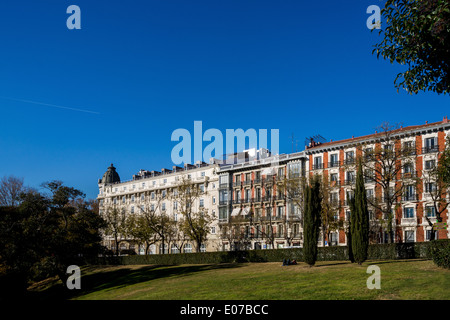 Blick auf die Calle Felipe IV und Hotel Ritz in Madrid Stockfoto