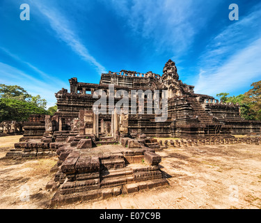 Alten Khmer-Architektur. Panoramaansicht des Baphuon Tempel in Angkor Wat Komplex, Siem Reap, Kambodscha Stockfoto