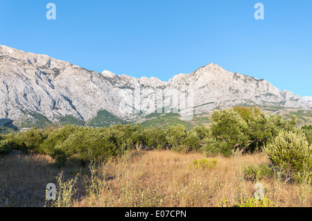 Panorama von Biokovo-Gebirge in Kroatien. Blick von Baska Voda. Stockfoto
