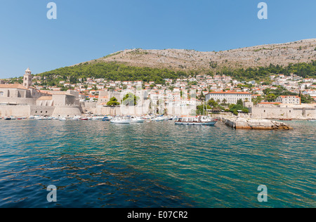 Boote in alten Pier der Stadt von Dubrovnik Stockfoto