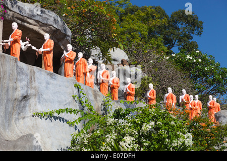 Gips-Pilger auf dem Hügel von den goldenen Tempel in Dambulla, Sri Lanka 1 Stockfoto