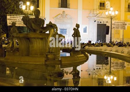 Plaza De La Virgen in Valencia in der Nacht 29.10.2013 Stockfoto