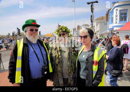 Hastings, East Sussex, UK.5. Mai 2014.Bike 1066 und Jack in the Green an einem herrlichen Frühlingstag an der East Sussex Coast. Tausende Biker kamen auf Hastings, um sich dem traditionellen Jack bei den Grünfeiern anzuschließen. . Stockfoto