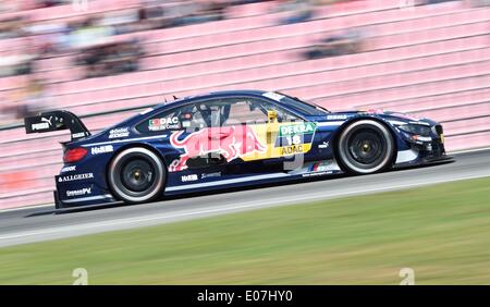 Hockenheim, Deutschland. 4. Mai 2014. Portugiesisch-DTM-Rennfahrer Antonio Felix da Costa vom BMW Team MTEK Rennen seine BMW M4 im ersten Rennen der Deutschen Tourenwagen Masters Saison auf Rennstrecke Hockenheimring in Hockenheim, Deutschland, 4. Mai 2014. Foto: Uwe Anspach/Dpa/Alamy Live News Stockfoto